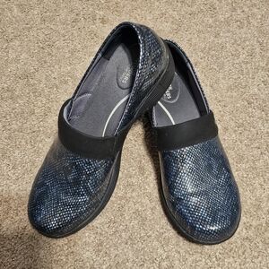 Sz 40 WORKWARE BY DANSKO BLACK WITH BLUE SNAKE PATTERN